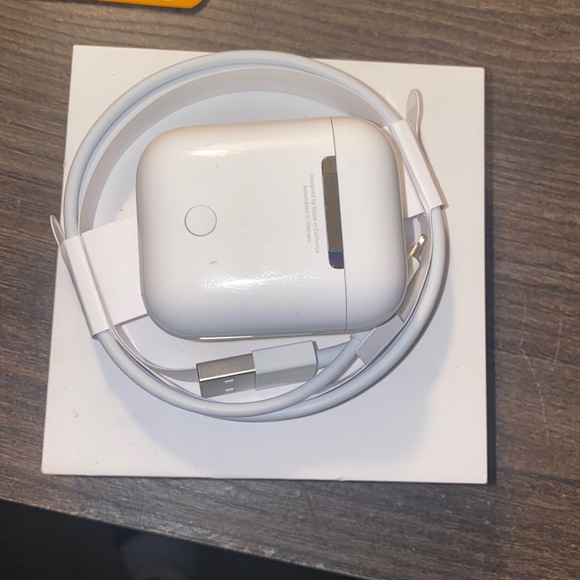 apple airpods with charging case